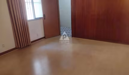 Maracanã Apartamento sala 3 quartos com vaga na escritura, impecável todo reformado