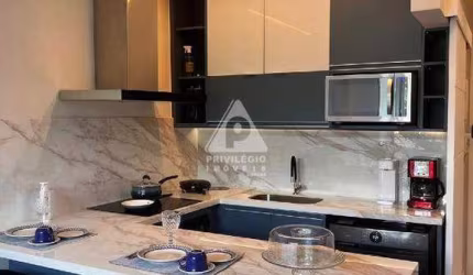 Loft prontinho para morar, coladinho no metrô