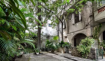 Casa de Vila triplex de 6 quartos, 3 banheiros, dependência, área externa, em Copacabana.