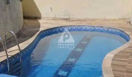Mansão Impecável à Venda no Condomínio Pedra Mar