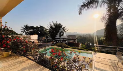 Casa à venda em Condomínio com 489m² próximo ao Shopping Espaço Itanhangá com vista deslumbrante
