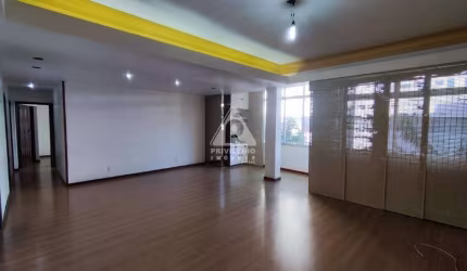 Apartamento de 3 quartos com suíte e varanda à venda no Catete.