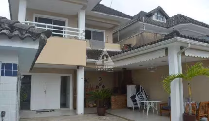 Casa Triplex no Condomínio Terra Américas no Recreio dos Bandeirantes com 4 suítes