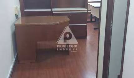 Privilégio Imóveis vende: Excelente sala comercial mobiliada, no Centro do Rio de Janeiro.