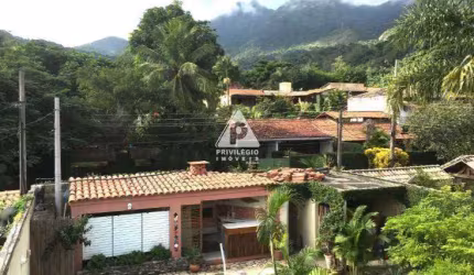 Casa triplex em condominio 2 suítes, salao despensa lavanderia dependencia completa piscina Jacarepagua.