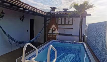 Cobertura dúplex com 160 m², com 3 quartos, no Recreio dos Bandeirantes a 500 m da praia