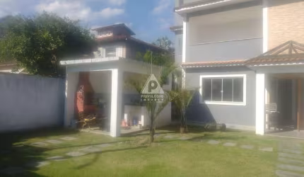 Casa excelente com vista pra montanha e vasta área verde