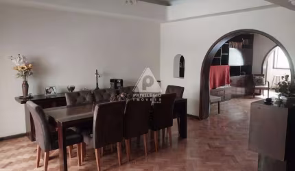 QUADRÍSSIMA DA PRAIA, PRÉDIO MARAVILHOSO, UM POR ANDAR/ 173 M². 3 QUARTOS.