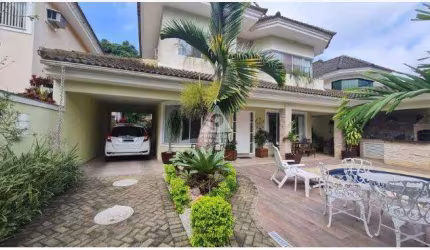 Casa 5 quartos com 3 suites, ampla sala e piscina - Vargem Grande
