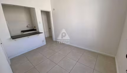 Quarto e sala em transversal nobre do posto 6!