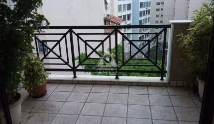 Flat, na quadríssima da Praia do Flamengo; Varanda, 2 dormitórios, 1 Vaga