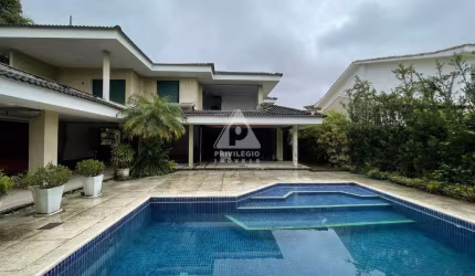 Casa à Venda 4 suítes Cond. Novo Leblon - Barra da Tijuca