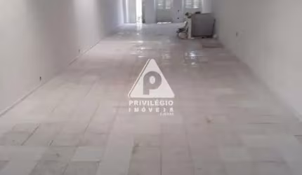 Prédio comercial com 853 m² no Centro