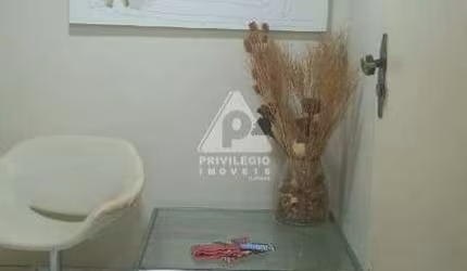 SALA COMERCIAL COMPOSTA POR 3 SALAS E 2 BANHEIROS NO CENTRO DO RIO