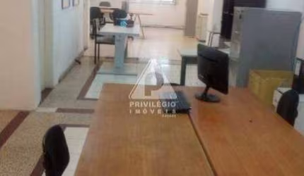 MEIO ANDAR COM 132 M² NO CENTRO, CINELÂNDIA.