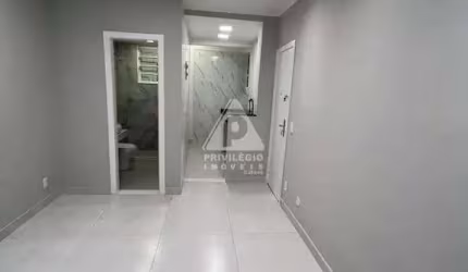Amplo Quarto e Sala com Dependência em Copacabana