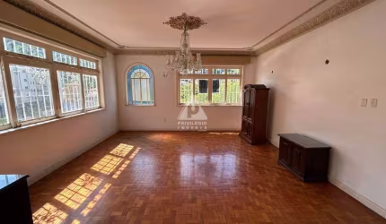 Casa estilo colonial com 6 quartos na Tijuca