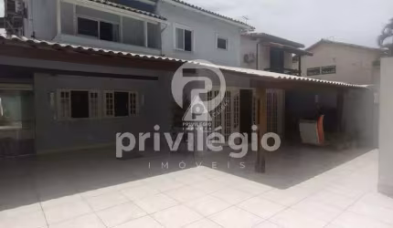 Casa Duplex - 04 quartos - 02 suítes - 03 vagas - 503 m² - Barra da Tijuca