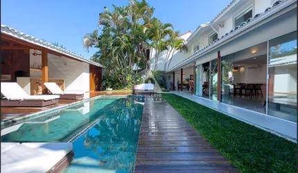 Espetacular Casa - 06 quartos - 03 suítes - 430m² - Porteira Fechada - Santa Mônica Sul - Barra da Tijuca