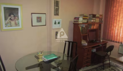 Apartamento em prédio misto na Cinelândia