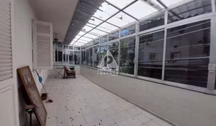 APTO DE 3 QUARTOS COM VAGA E VARANDÃO