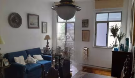 Apartamento na Tijuca, 111m2, sala ampla, 3 quartos, 1 banheiro social, copa-cozinha, área de serviço com tanque, DCE e vaga.