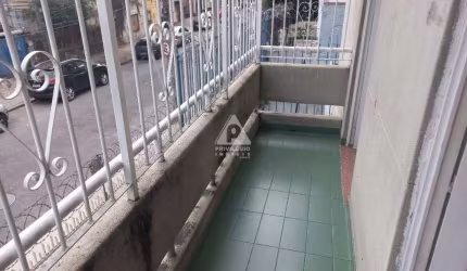 Apartamento de 3 quartos á venda, em rua tranquila, Rio Comprido