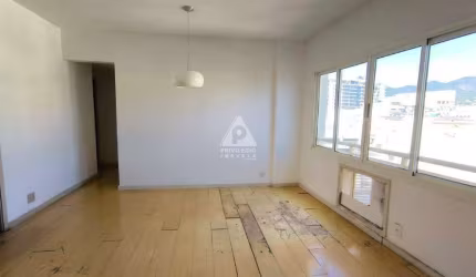 Apartamento de 2 quartos na Praia do Flamengo, com vaga e infraestrutura