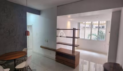 2 quartos (1 suíte com closet ) , reformado em rua nobre e colado ao metrô de Botafogo.