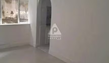 Apartamento Reformado para Venda - 40m² - Glória.