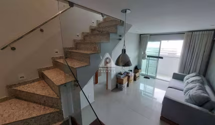Cobertura 2 quartos sendo 1 suite com 2 Vagas na escritura, prédio com infraestrutura.