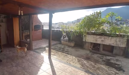 Apartamento Duplex. Terraço (cobertura legalizada) com churrasqueira privativa e Painel Solar instalado. Varanda. 1 vaga. 2 quartos, sendo 1 suíte.