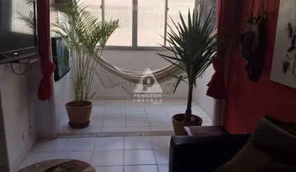 Apartamento de 2 Quartos na Quadra da Praia em Copacabana