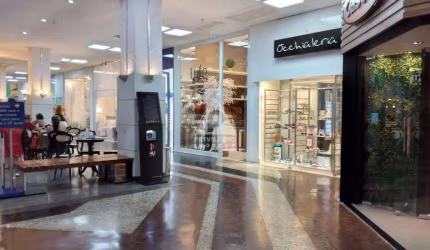 Loja Térrea com Mezanino a venda em galeria em Ipanema!