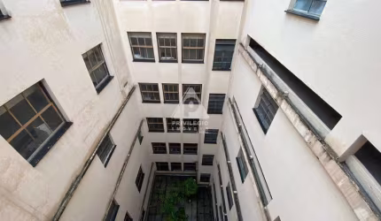 Prédio de 7 andares na Rua Riachuelo - Centro