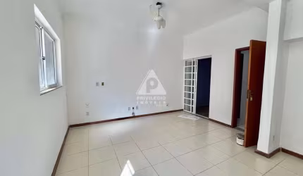 4 quartos, vaga na frente da casa, reformado, entrar e morar, proximo do metro
