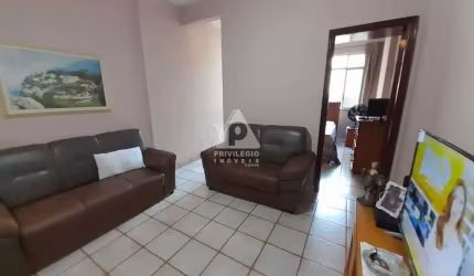 Apartamento de quarto e sala no Catete perto do metrô e praia ou Aterro do Flamengo