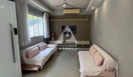 Casa com 3 quartos com suítes e 4 vaga de garagem à venda em Freguesia