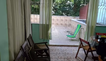 CASA TRIPLEX 4 QUARTOS. SUITE. 3 BHS. COZINHA. TERRAÇO. LAVANDERIA. PRÓXIMO A COBAL HUMAITÁ.