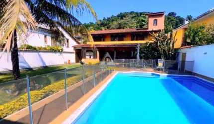 Casa em condomínio - Jacarepaguá - 4 Quartos, sendo 1 Suíte, Área gourmet, Piscina