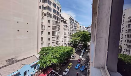 SALA, 3 QUARTOS E DEPENDENCIAS COMPLETAS PRÓXIMO A PRAIA E METRO !!