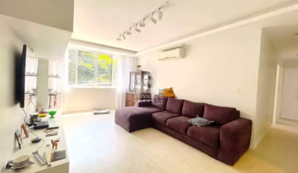 Reformadíssimo três quartos com suíte, closet e dependência. Reformado no Coração de Copacabana.