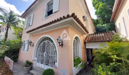 Casa com 3 quartos sendo 1 suíte, 2 vagas no Jardim Botânico - RJ