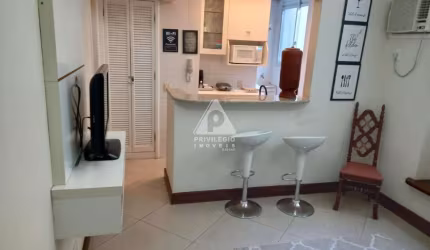 IMPECÁVEL SALA/QUARTO SEPARADO COM COZ AMERICANA E ÁREA DE SERVIÇO. JUNTO AO METRÔ ANTERO DE QUENTAL(LEBLON)