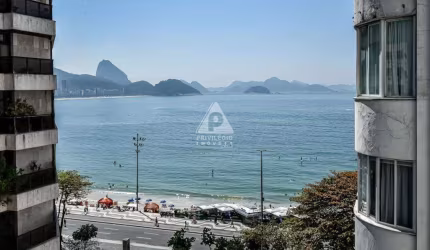 Excelente Apartamento 4 quartos, sendo um deles 1 suíte e 3 salas com vista lateral magnífica para o mar de Copacabana. 1 vaga escritura.