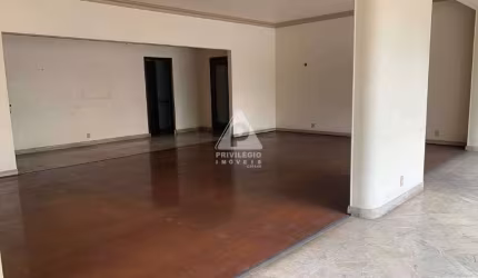 Oportunidade no coração de Copacabana - 4 quartos com varanda, suíte e 1 vaga de garagem