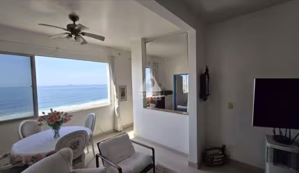 Apartamento de 3 quartos a venda na Avenida Atlântica Frontal.