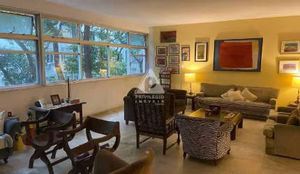 Oportunidade ! Excelente 4 qtos com um suite, sala em 3 ambientes , 241m bem espaçoso, duas quadras da praia de copacabana e 3 quadras Arpoador !