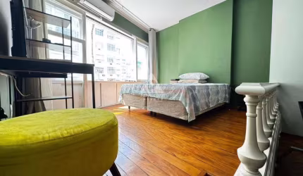 Charmoso conjugadão na Travessa Angrense com 48m² posto 4!!