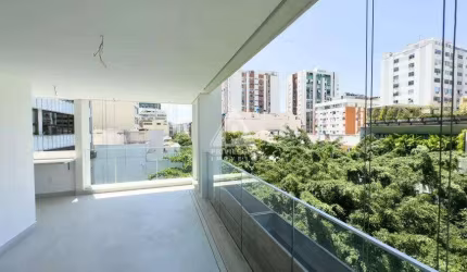 PRÉDIO NOVÍSSIMO! 4 QUARTOS SENDO 2 SUÍTE, 4 BANHEIROS AO TOTAL. 185M² COM 2 VAGAS DE GARAGEM!! FRONTAL.